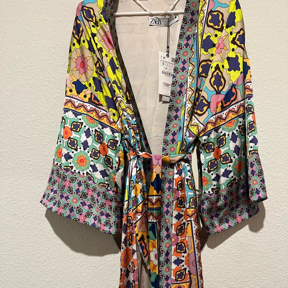 NWT Zara Floral Kimono ( Size S)